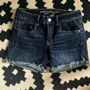 American Eagle like new super stretch jean shorts Size 6